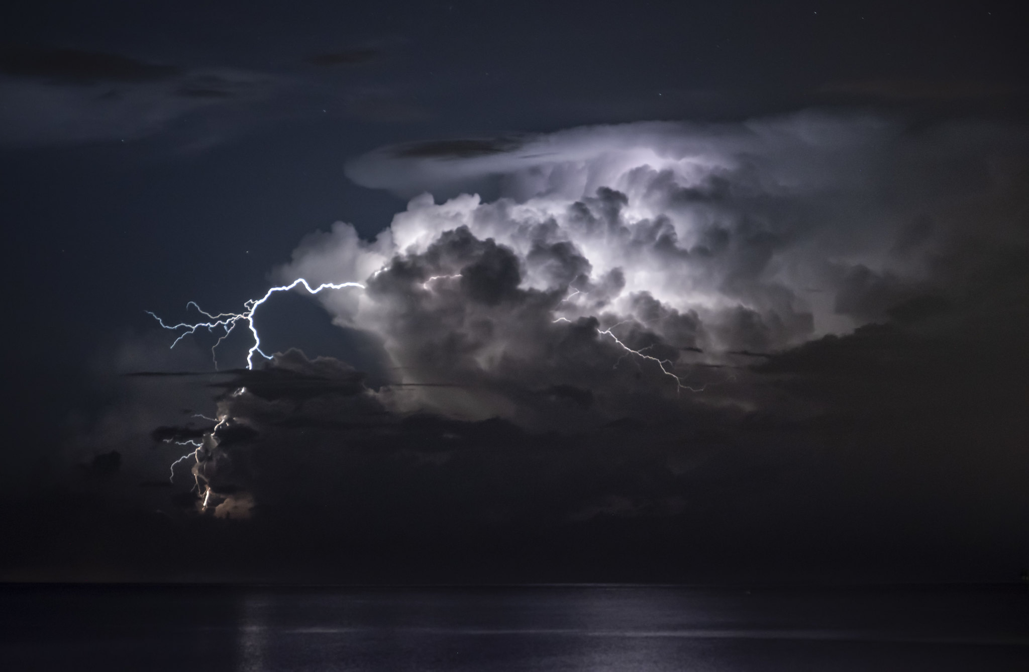 lightning from the anvil of a cumulonimbus cloud